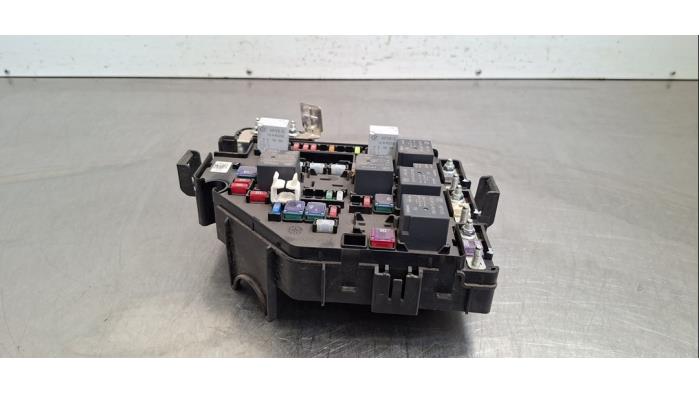 Begagnade Säkringsbox MG HS/EHS I (AS23) 1.5 EHS T-GDI Hybrid Pris € 102,85 Inklusive moms erbjuds av Autohandel Didier