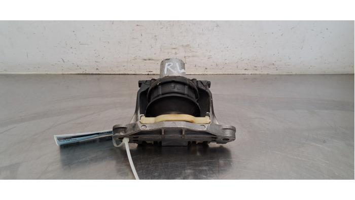 Used Engine mount Volvo XC60 II (UZ) 2.0 B5 Mild Hybrid Geartronic 16V AWD Price € 60,50 Inclusive VAT offered by Autohandel Didier