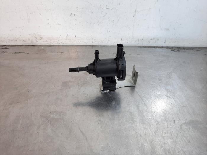 Begagnade Bränsletrycksregulator Mercedes GLA (156.9) 1.6 180 16V Pris € 24,20 Inklusive moms erbjuds av Autohandel Didier