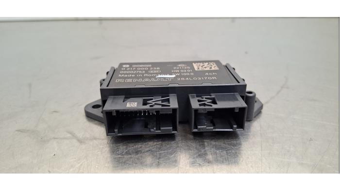 Usados Módulo PDC Renault Trafic (1FL/2FL/3FL/4FL) 2.0 dCi 16V 130 Precio € 60,50 IVA incluido ofrecido por Autohandel Didier
