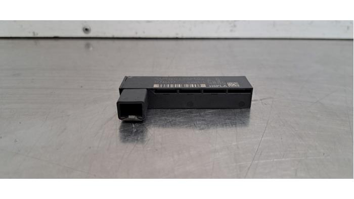 Używane Keyless Entry-Antena Volvo XC60 II (UZ) 2.0 B5 Mild Hybrid Geartronic 16V AWD Cena € 12,10 Z VAT oferowane przez Autohandel Didier