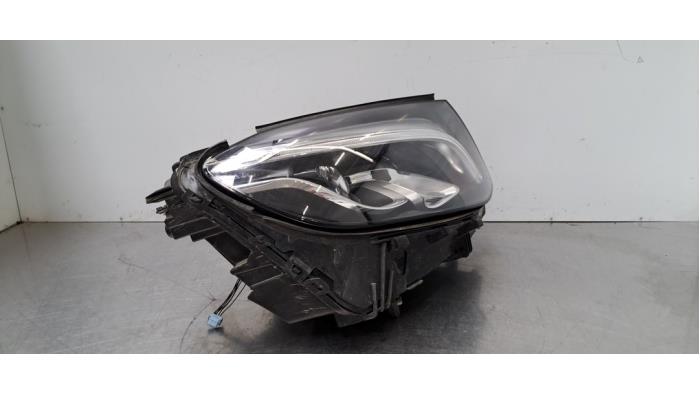 Używane Reflektor prawy Mercedes GLC (X253) 2.2 250d 16V BlueTEC 4-Matic Cena € 859,10 Z VAT oferowane przez Autohandel Didier