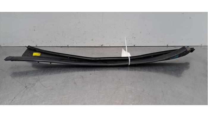 Gebrauchte Windschutzscheibe blende Set Mercedes GLC (X253) 2.2 250d 16V BlueTEC 4-Matic Preis € 60,50 Mit Mehrwertsteuer angeboten von Autohandel Didier