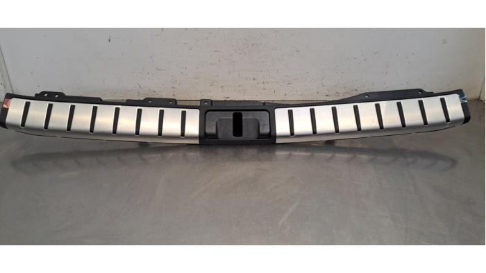 Trunk sill cover protection