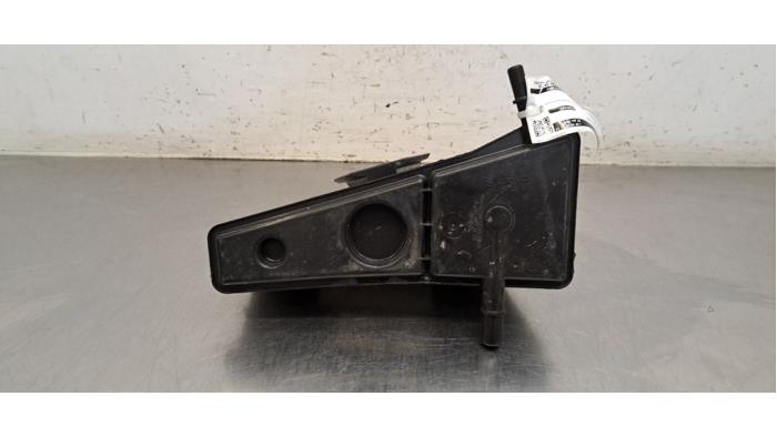 Begagnade Kolfilter Mercedes B (W247) 1.3 B-180 Turbo 16V Pris € 48,40 Inklusive moms erbjuds av Autohandel Didier