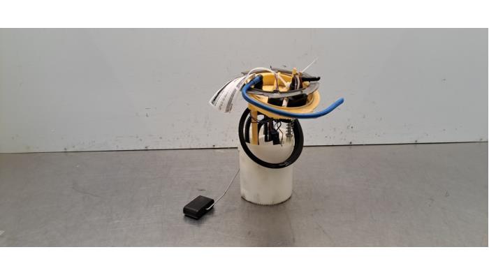 Usagé Pompe à carburant Skoda Octavia Combi (NXAC) 2.0 TDI GreenTec 16V Prix € 102,85 Prix TTC proposé par Autohandel Didier