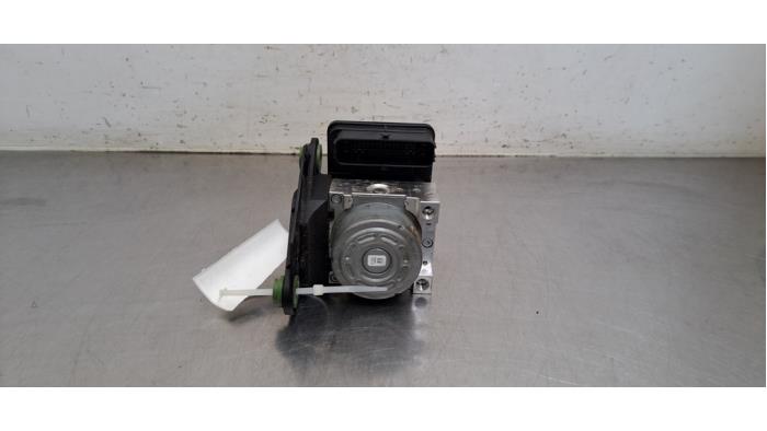 Begagnade ABS-pump Volkswagen Golf VIII (CD1) 2.0 GTI Clubsport 16V Pris € 133,10 Inklusive moms erbjuds av Autohandel Didier