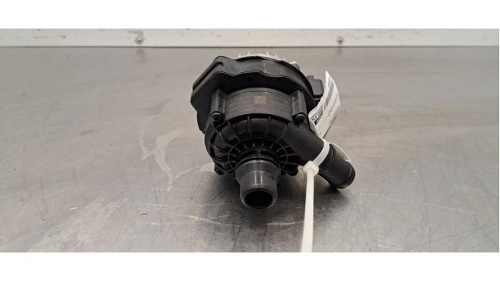 Begagnade Extra vattenpump Dacia Duster Pris € 102,85 Inklusive moms erbjuds av Autohandel Didier