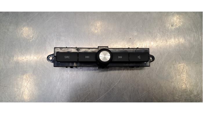 Używane Panel obslugi radia MG ZS EV 45 kWh Cena € 30,25 Z VAT oferowane przez Autohandel Didier