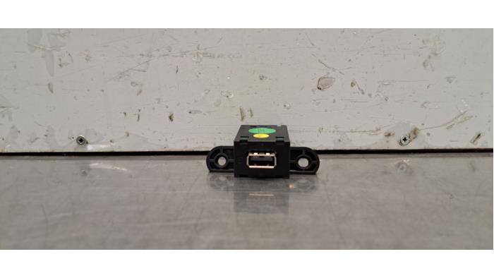 Używane Wtyczka USB MG ZS EV 45 kWh Cena € 18,15 Z VAT oferowane przez Autohandel Didier