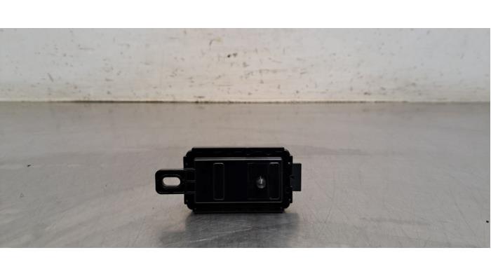 Używane Modul (rózne) BMW 3 serie Touring (G21) 320e 2.0 TwinPower Turbo 16V Cena € 30,25 Z VAT oferowane przez Autohandel Didier