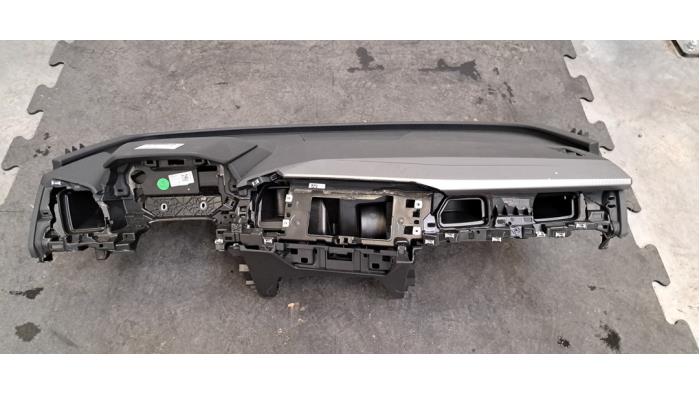 Usados Salpicadero Audi Q4 (F4B) 45 e-tron 82 kWh Precio € 998,25 IVA incluido ofrecido por Autohandel Didier