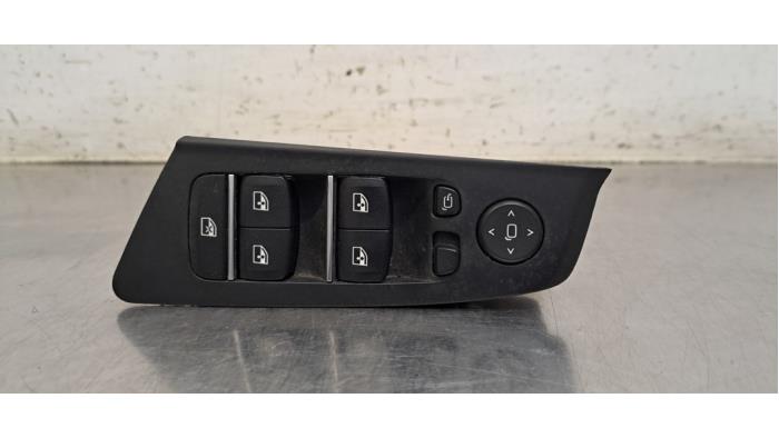 Usados Interruptor combinado de ventanillas BMW 5 serie (G30) 520d 2.0 TwinPower Turbo 16V Precio € 60,50 IVA incluido ofrecido por Autohandel Didier