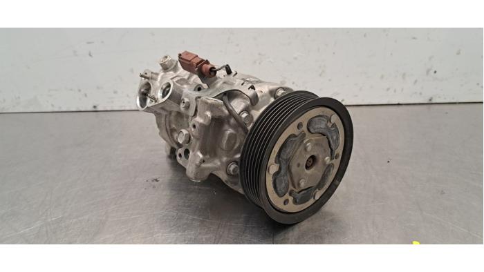 Usagé Pompe clim Volkswagen Golf VIII (CD1) 2.0 GTI Clubsport 16V Prix € 102,85 Prix TTC proposé par Autohandel Didier