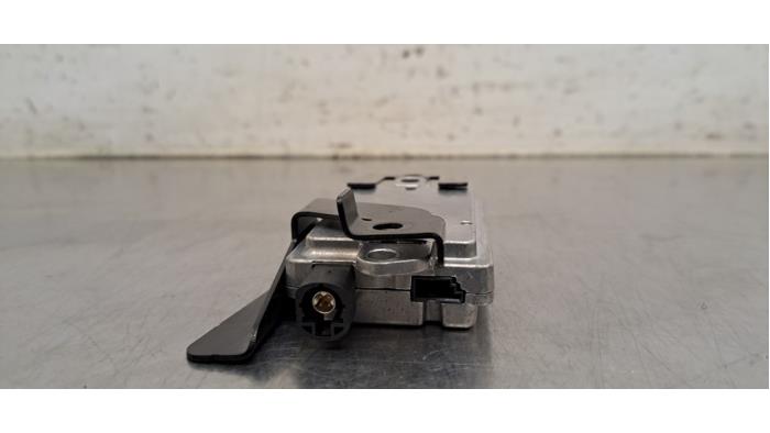 Używane Modul USB BMW 5 serie (G30) 520d 2.0 TwinPower Turbo 16V Cena € 42,35 Z VAT oferowane przez Autohandel Didier