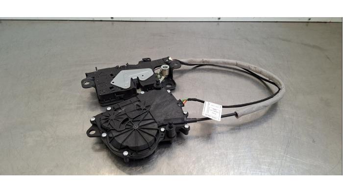 Używane Silnik rygla tylnej klapy BMW X3 (G01) xDrive 20i 2.0 TwinPower Turbo 16V Cena € 60,50 Z VAT oferowane przez Autohandel Didier