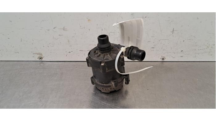 Begagnade Extra vattenpump BMW X3 (G01) xDrive 20i 2.0 TwinPower Turbo 16V Pris € 60,50 Inklusive moms erbjuds av Autohandel Didier