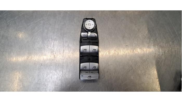 Usados Interruptor combinado de ventanillas BMW X3 (G01) xDrive 20i 2.0 TwinPower Turbo 16V Precio € 60,50 IVA incluido ofrecido por Autohandel Didier