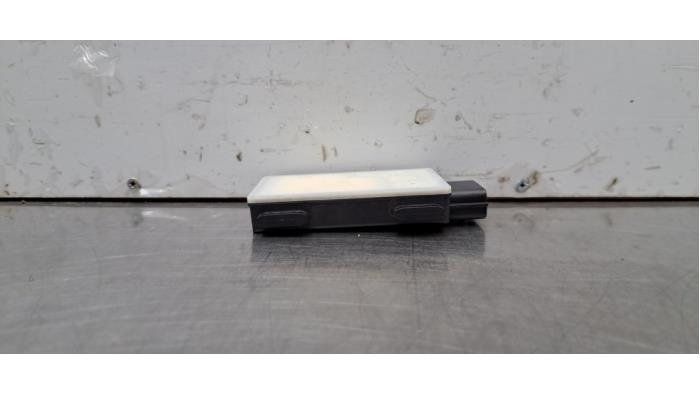 Usados Sensor de radar Renault Megane E-Tech (RCB) 60 kWh Precio € 114,95 IVA incluido ofrecido por Autohandel Didier