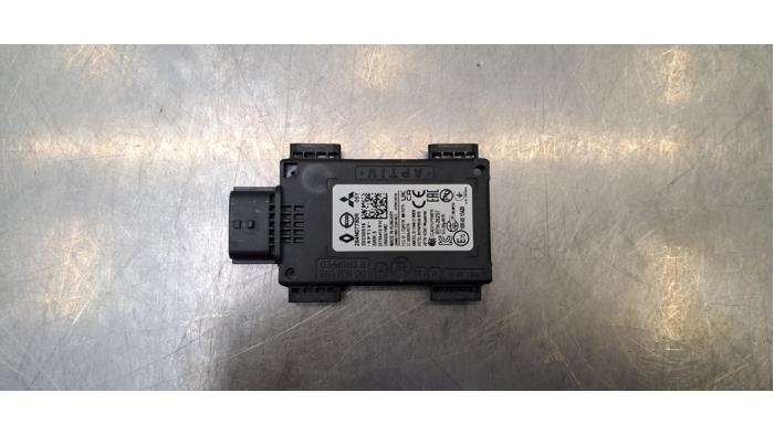 Usados Sensor de radar Renault Megane E-Tech (RCB) 60 kWh Precio € 114,95 IVA incluido ofrecido por Autohandel Didier
