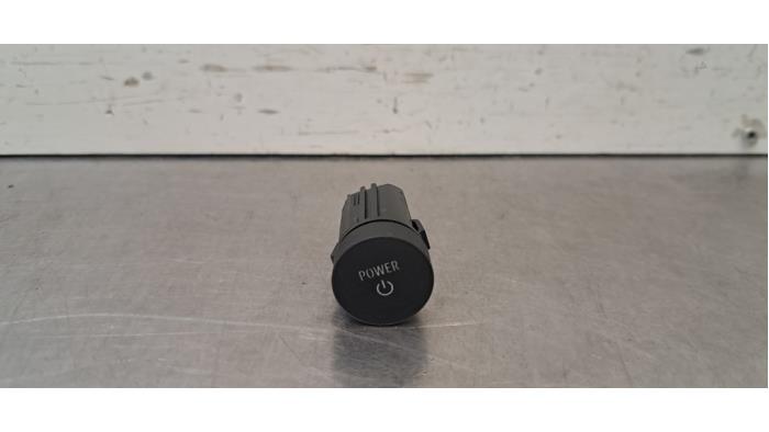 Usagé Commande start/stop Renault Megane E-Tech (RCB) 60 kWh Prix € 24,20 Prix TTC proposé par Autohandel Didier