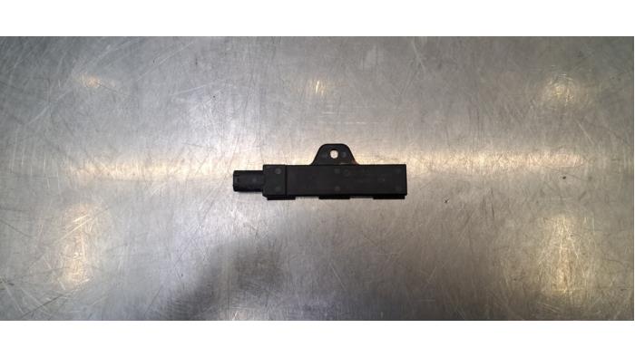 Używane Keyless Entry-Antena BMW 3 serie Touring (G21) 330e 2.0 TwinPower Turbo 16V Cena € 30,25 Z VAT oferowane przez Autohandel Didier