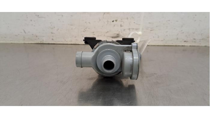 Begagnade Extra vattenpump BMW 3 serie Touring (G21) 330e 2.0 TwinPower Turbo 16V Pris € 48,40 Inklusive moms erbjuds av Autohandel Didier