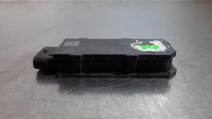 Używane Keyless Entry-Antena Ford Explorer (CX740) Extended Range RWD 77 kWh Cena € 18,15 Z VAT oferowane przez Autohandel Didier