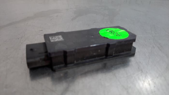 Używane Keyless Entry-Antena Ford Explorer (CX740) Extended Range RWD 77 kWh Cena € 18,15 Z VAT oferowane przez Autohandel Didier