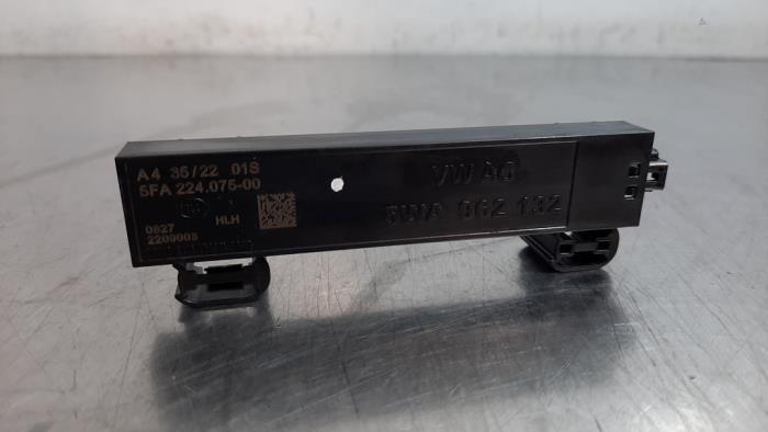Używane Keyless Entry-Antena Ford Explorer (CX740) Extended Range RWD 77 kWh Cena € 12,10 Z VAT oferowane przez Autohandel Didier