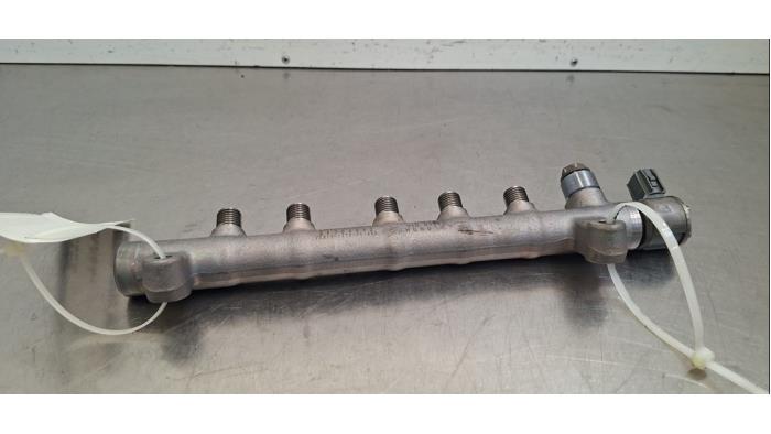 Gebrauchte Einspritzdüse (Einspritzer) Volvo V60 II (ZW) 2.0 D3 16V Preis € 48,40 Mit Mehrwertsteuer angeboten von Autohandel Didier