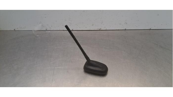 Używane Antena Volkswagen T-Cross 1.0 TSI 95 12V Cena € 30,25 Z VAT oferowane przez Autohandel Didier