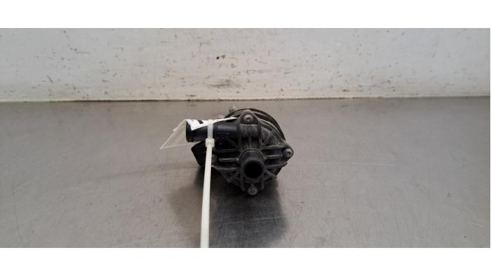 Begagnade Extra vattenpump Porsche Cayenne III (9YA) 4.0 V8 Turbo 32V E-Hybrid Pris € 266,20 Inklusive moms erbjuds av Autohandel Didier