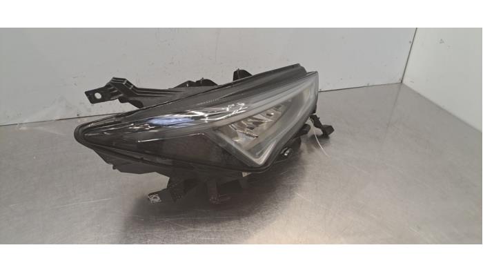 Używane Reflektor prawy Cupra Born 63 kWh Cena € 623,15 Z VAT oferowane przez Autohandel Didier
