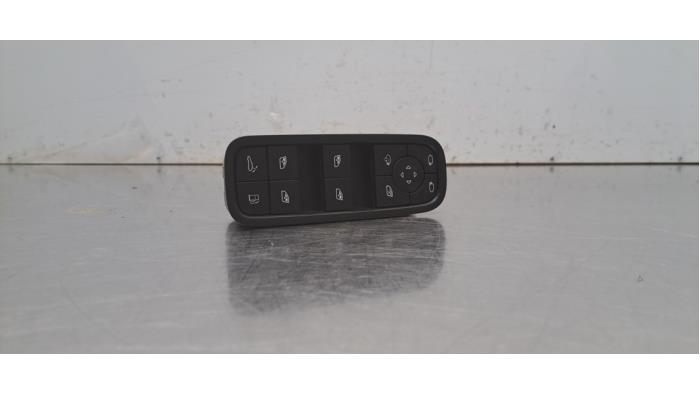 Usados Interruptor combinado de ventanillas Porsche Cayenne III (9YA) 4.0 V8 Turbo 32V E-Hybrid Precio € 133,10 IVA incluido ofrecido por Autohandel Didier