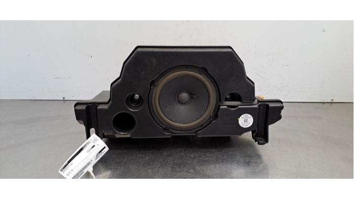 Używane Subwoofer Audi A4 Avant (B9) 2.0 35 TDI Mild hybrid 16V Cena € 60,50 Z VAT oferowane przez Autohandel Didier