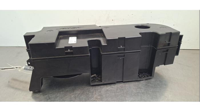 Begagnade Bashögtalare MG Marvel R AWD Performance Pris € 102,85 Inklusive moms erbjuds av Autohandel Didier