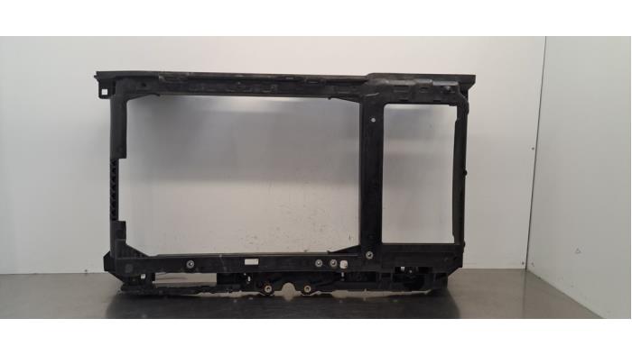 Begagnade Front Peugeot 2008 (UD/UK/UR/US/UX) 1.2 VTi 12V PureTech 130 Pris € 133,10 Inklusive moms erbjuds av Autohandel Didier