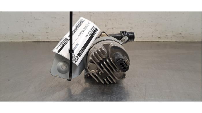 Begagnade Extra vattenpump Mercedes CLA Shooting Brake (118.6) 1.3 CLA-250 e Turbo 16V Pris € 54,45 Inklusive moms erbjuds av Autohandel Didier