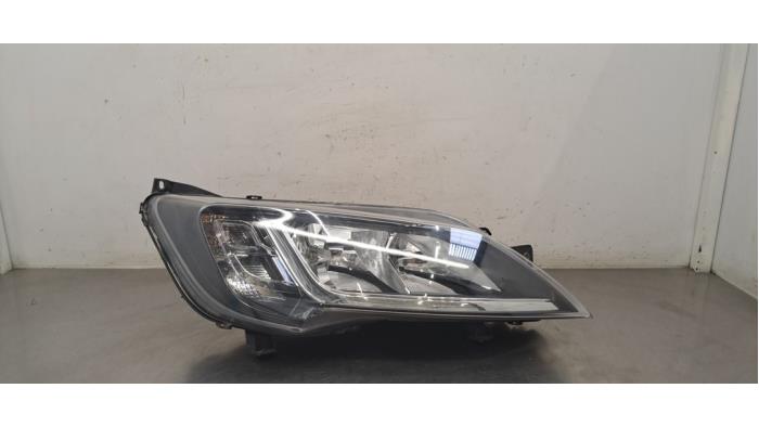 Używane Reflektor prawy Peugeot Boxer (U9) 2.2 Blue HDi 140 Cena € 266,20 Z VAT oferowane przez Autohandel Didier