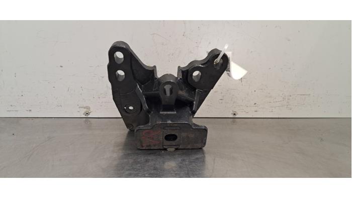 Used Engine mount Landrover Discovery Sport (LC) 2.0 D165 MHEV 16V AWD Price € 48,40 Inclusive VAT offered by Autohandel Didier