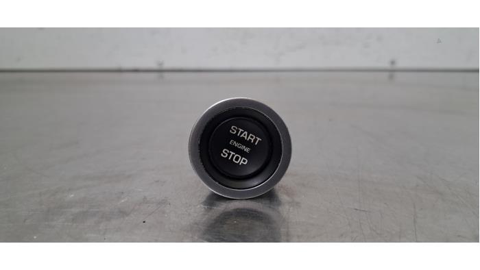 Używane Przelacznik Start/Stop Landrover Discovery Sport (LC) 2.0 D165 MHEV 16V AWD Cena € 24,20 Z VAT oferowane przez Autohandel Didier