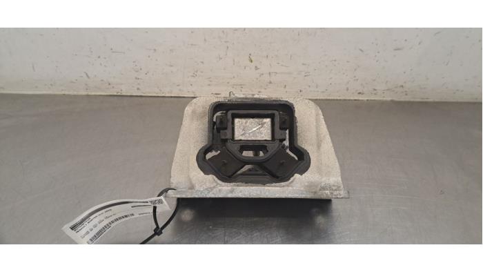 Used Engine mount Renault Master III (FV) 2.3 dCi 135 16V FWD Price € 30,25 Inclusive VAT offered by Autohandel Didier