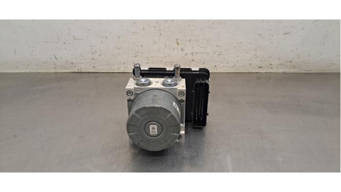 Begagnade ABS-pump Ford Focus 4 1.0 Ti-VCT EcoBoost 12V 100 Pris € 163,35 Inklusive moms erbjuds av Autohandel Didier