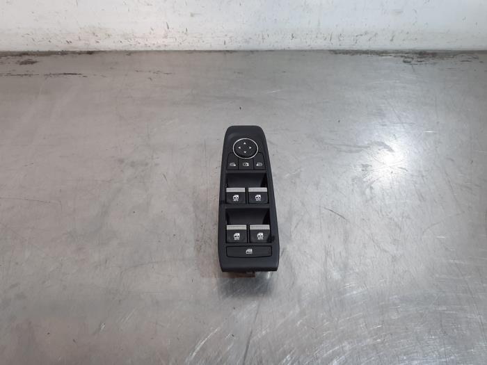 Usados Interruptor combinado de ventanillas Renault Austral 1.2 E-Tech Full Hybrid 200 Precio € 60,50 IVA incluido ofrecido por Autohandel Didier