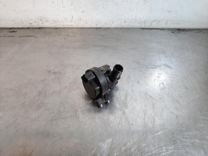 Begagnade Extra vattenpump Renault Austral 1.2 E-Tech Full Hybrid 200 Pris € 60,50 Inklusive moms erbjuds av Autohandel Didier