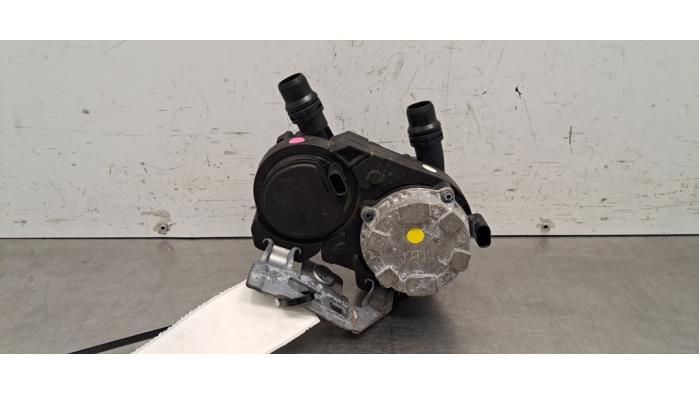 Begagnade Extra vattenpump Opel Astra L (F3/FB/FM/FP) 1.6 Plug-in Hybrid Turbo 16V Pris € 102,85 Inklusive moms erbjuds av Autohandel Didier