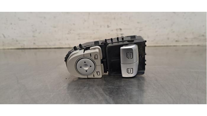 Usados Interruptor combinado de ventanillas Mercedes Vito (447.6) 1.6 111 CDI 16V 4x4 Precio € 48,40 IVA incluido ofrecido por Autohandel Didier