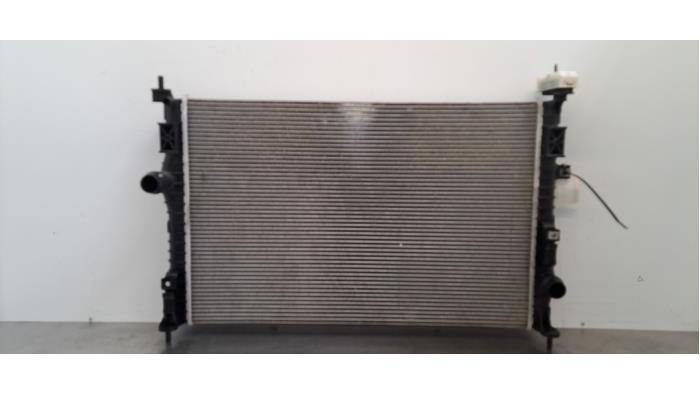 Usagé Radiateur Opel Astra L (F3/FB/FM/FP) 1.6 Plug-in Hybrid Turbo 16V Prix € 133,10 Prix TTC proposé par Autohandel Didier