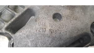 Engine mount from a Volkswagen Passat Variant (3G5) 2.0 TDI 16V 190 4Motion 2017